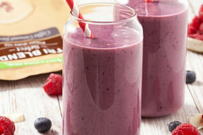 SMOOTHIE AUX FRUITS DES BOIS ET A LA NOIX DE COCO